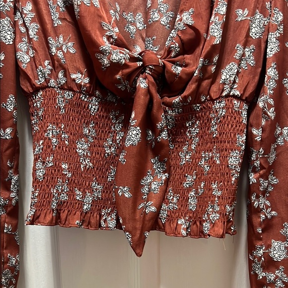 Love Tree Floral Rust Womens Small Blouse with Tie Front - Picture 4 of 7